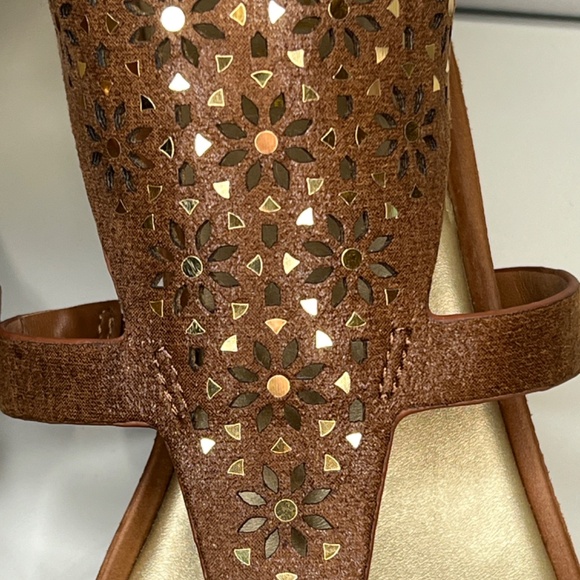 Kenneth Cole Reaction Women's Roll T-Strap Wedge Sandal Size 8 - Picture 11 of 16